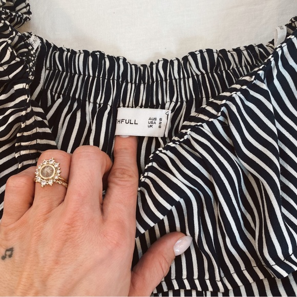 Faithful The Brand Off-Shoulder Top - Picture 9 of 9